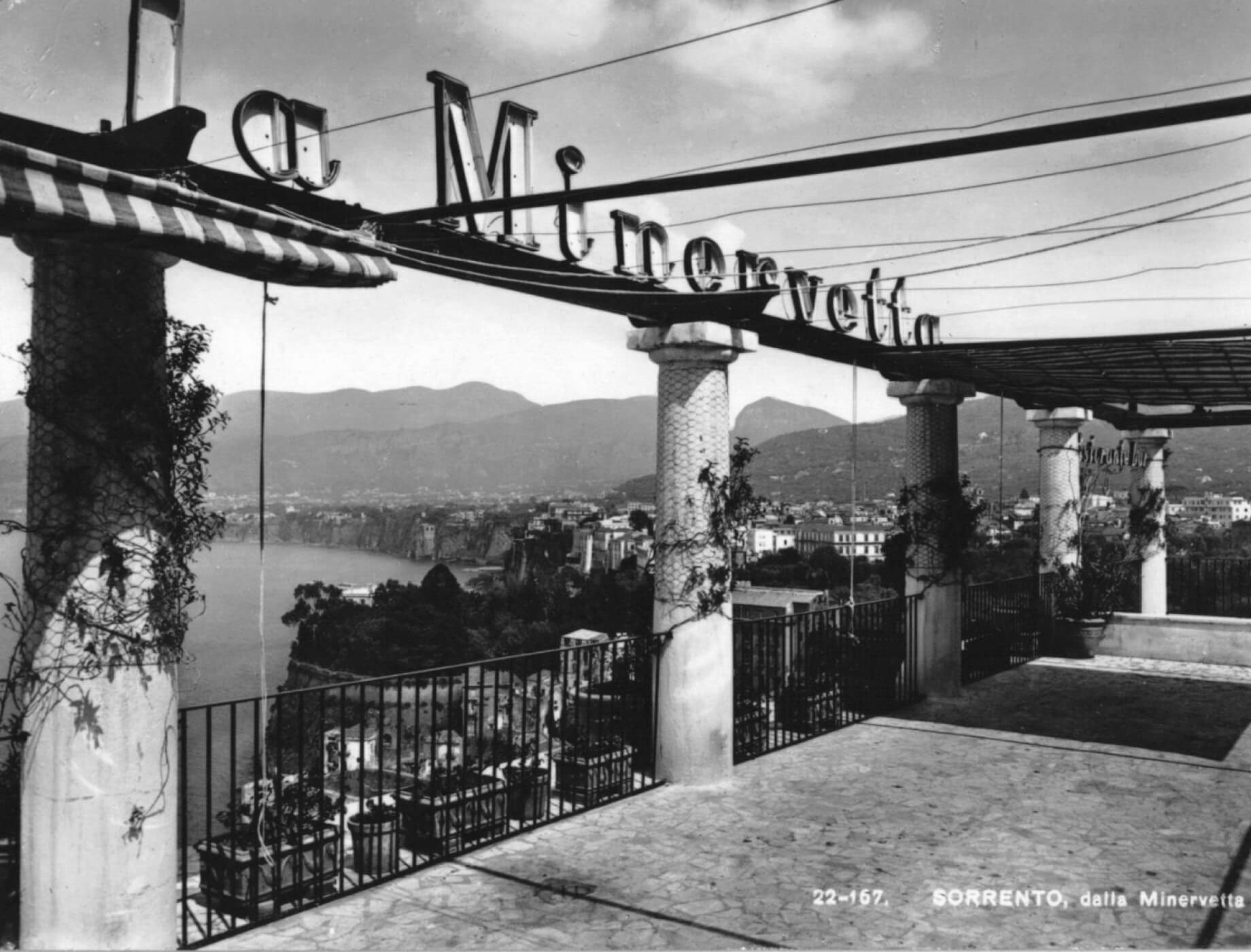 The History, photo 1